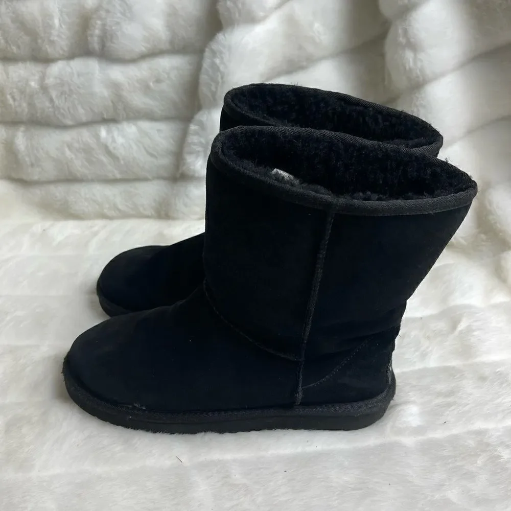 Koolaburra by Ugg black suede short boots with fur lining size 7